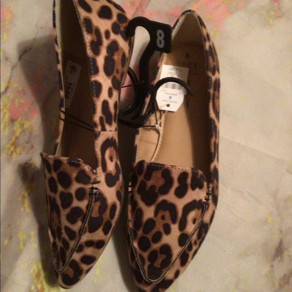 Time and Tru Women’s Animal Print Feather Flats